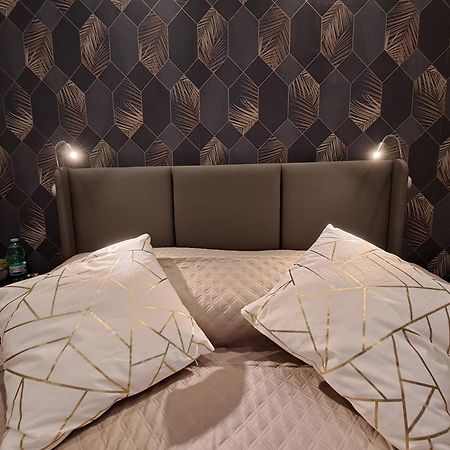 Aircraft Services Rooms Napoli Bagian luar foto