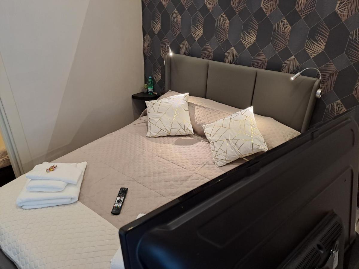 Aircraft Services Rooms Napoli Bagian luar foto